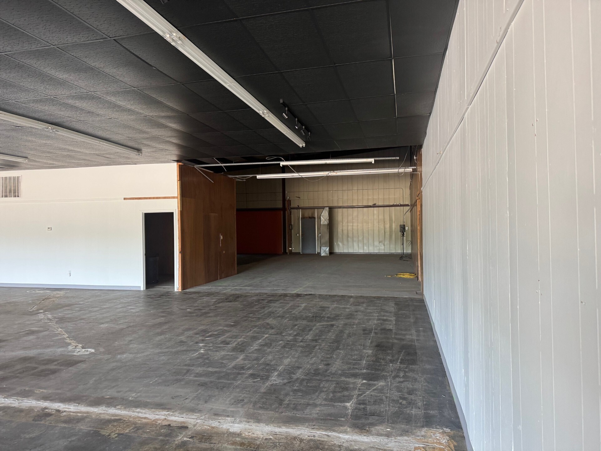 304 W Mcartor Rd, Dodge City, KS for lease Primary Photo- Image 1 of 4