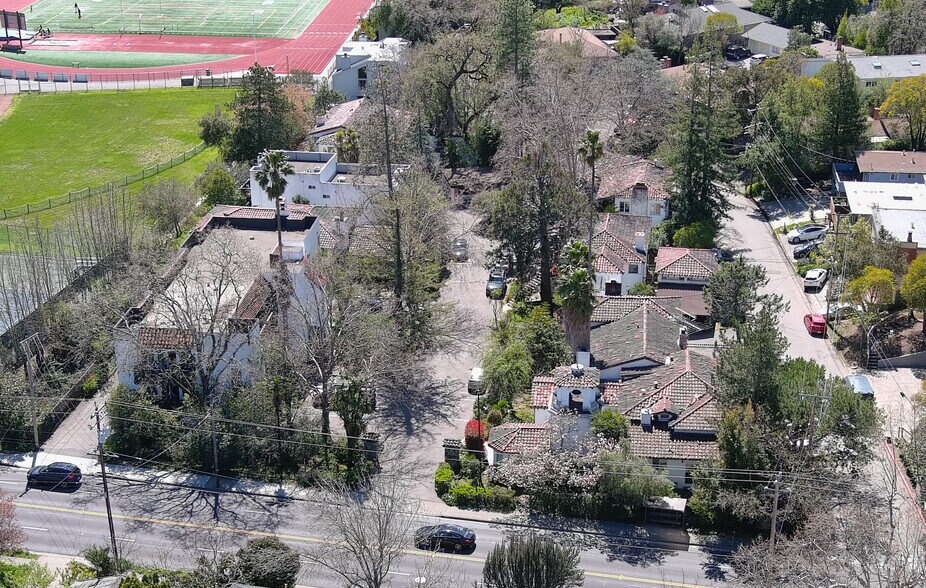 1355 Sir Francis Drake Blvd, San Anselmo, CA à vendre - Photo du bâtiment - Image 3 de 13