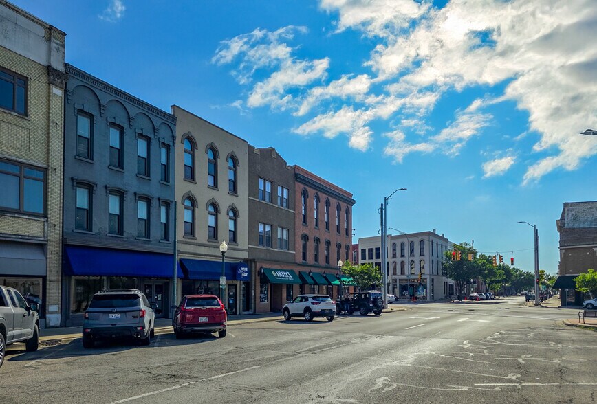 8 E Front St, Monroe, MI à vendre - Photo du bâtiment - Image 2 de 45