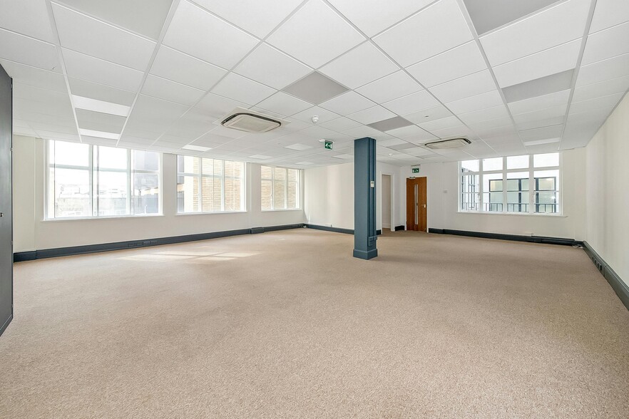 31-32 St James's St, London for lease - Building Photo - Image 3 of 16
