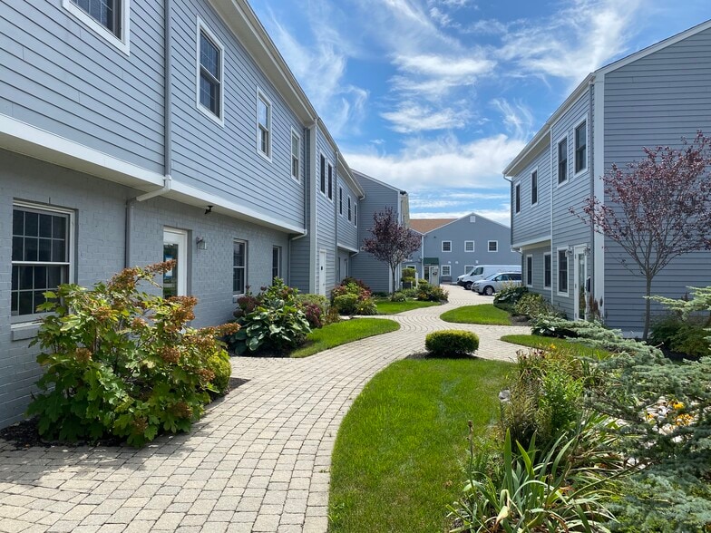 850 Aquidneck Ave, Middletown, RI for lease - Building Photo - Image 2 of 15