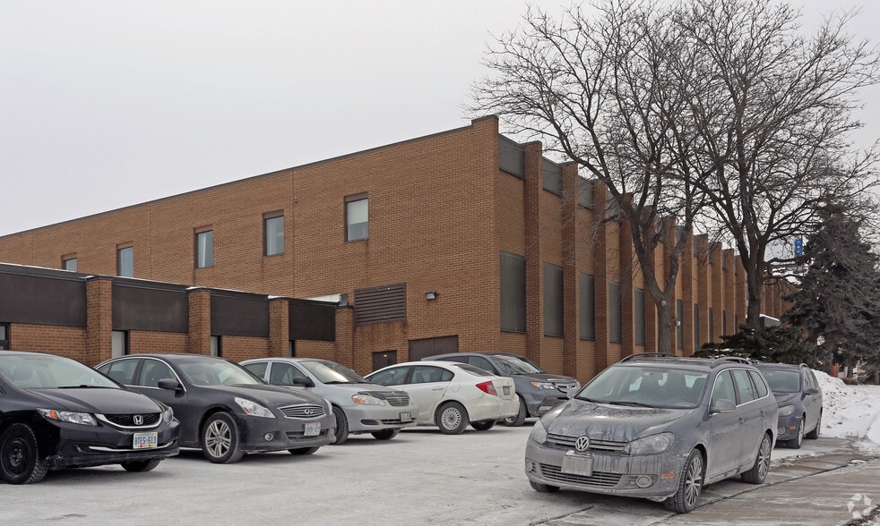 125 Norfinch Dr, Toronto, ON à louer - Photo du bâtiment - Image 2 de 8