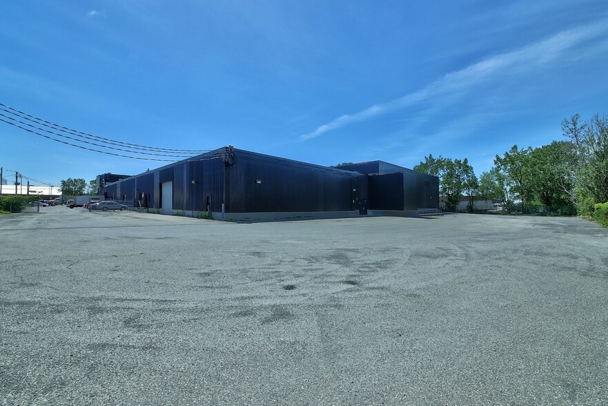 247-255 Montee De Liesse, Montréal, QC à vendre - Photo du bâtiment - Image 3 de 14