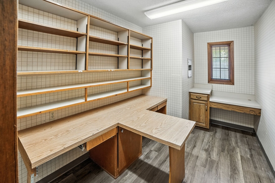 515 N Summit St, Arkansas City, KS for lease - Interior Photo - Image 3 of 7