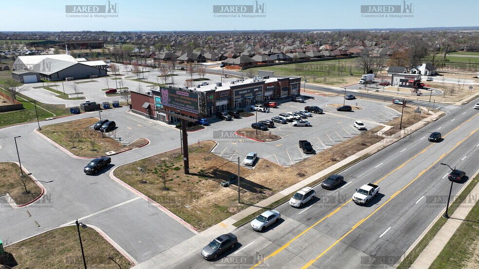 1001 SW Regional Airport Blvd, Bentonville, AR à louer - Photo du bâtiment - Image 2 de 22