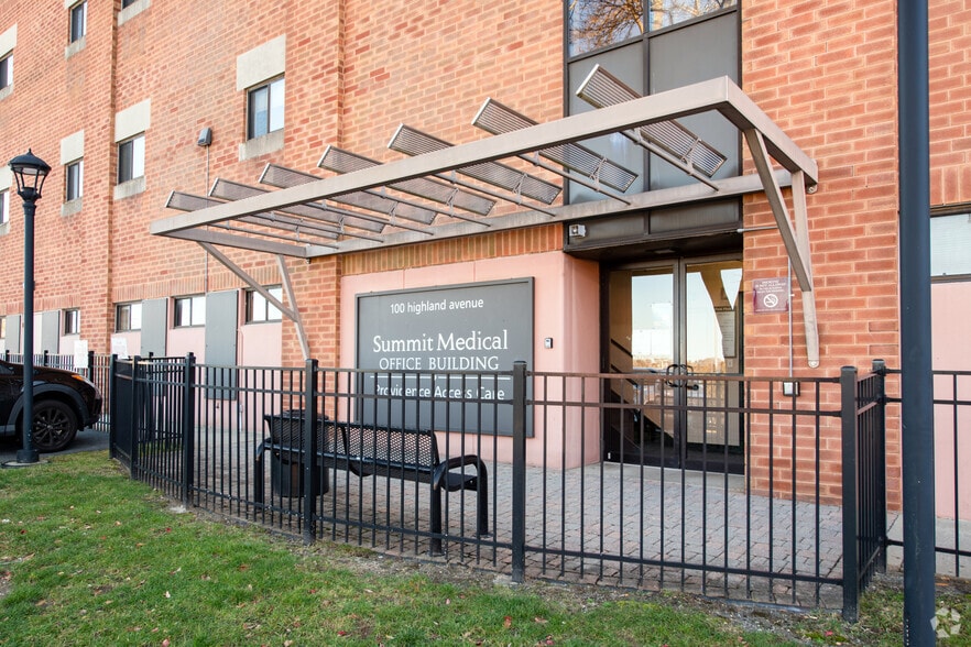 100 Highland Ave, Providence, RI for lease - Building Photo - Image 3 of 10