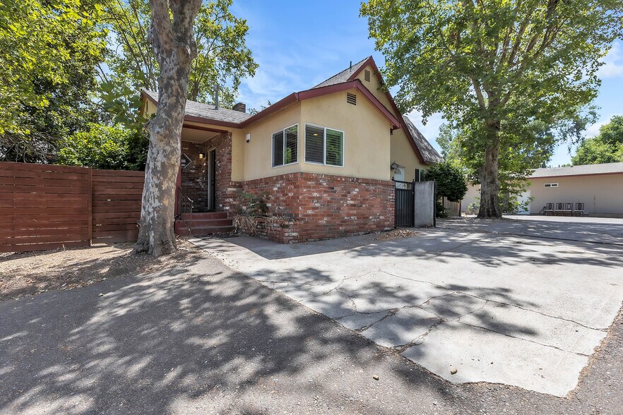 8035 Sunrise Blvd, Citrus Heights, CA à vendre - Photo du bâtiment - Image 3 de 8