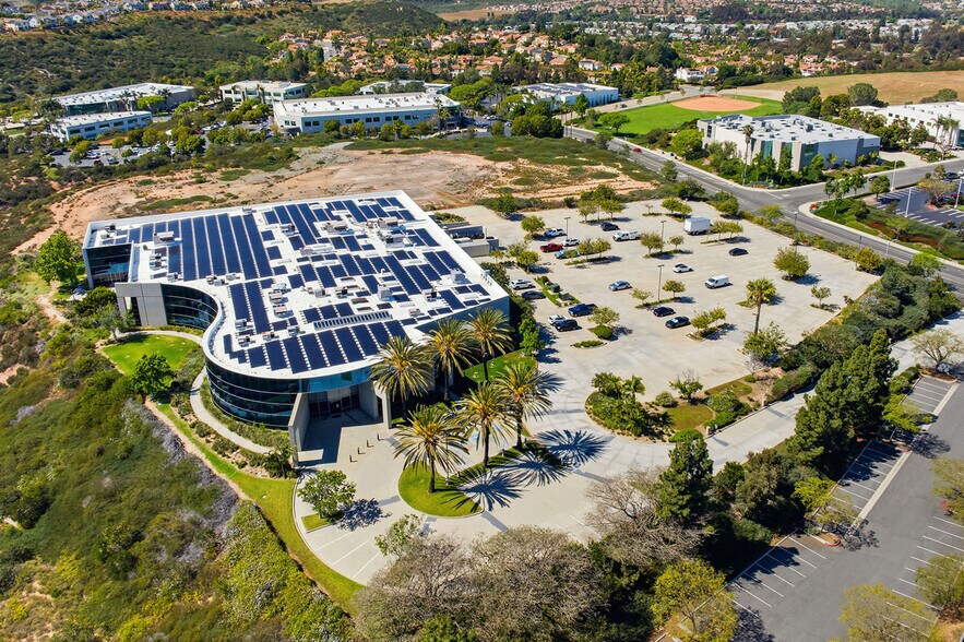 1675 Faraday Ave, Carlsbad, CA à vendre - Photo du bâtiment - Image 3 de 18