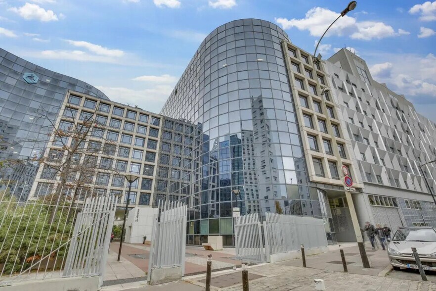 47 Rue Louis Blanc, Courbevoie à louer - Photo du bâtiment - Image 1 de 3