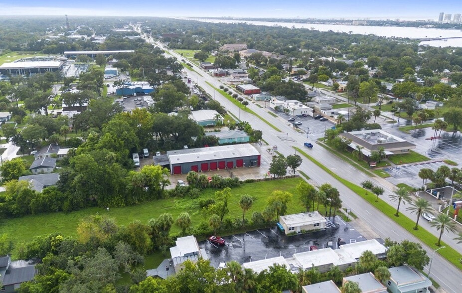 828 Ridgewood Ave, Daytona Beach, FL for sale - Building Photo - Image 2 of 8