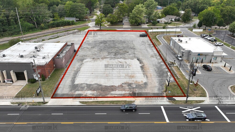 765 S Glenstone Ave, Springfield, MO à vendre - Photo du bâtiment - Image 2 de 10