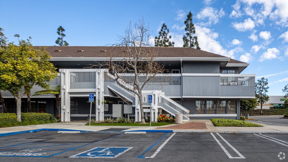 22471 Aspan St, Lake Forest, CA à louer - Photo du bâtiment - Image 2 de 22