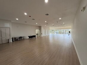 1680 SE 3rd Ct, Deerfield Beach, FL for lease Interior Photo- Image 2 of 8