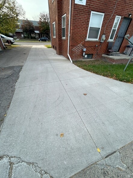 3387-3399 Ewald Cir, Detroit, MI for sale - Building Photo - Image 3 of 10