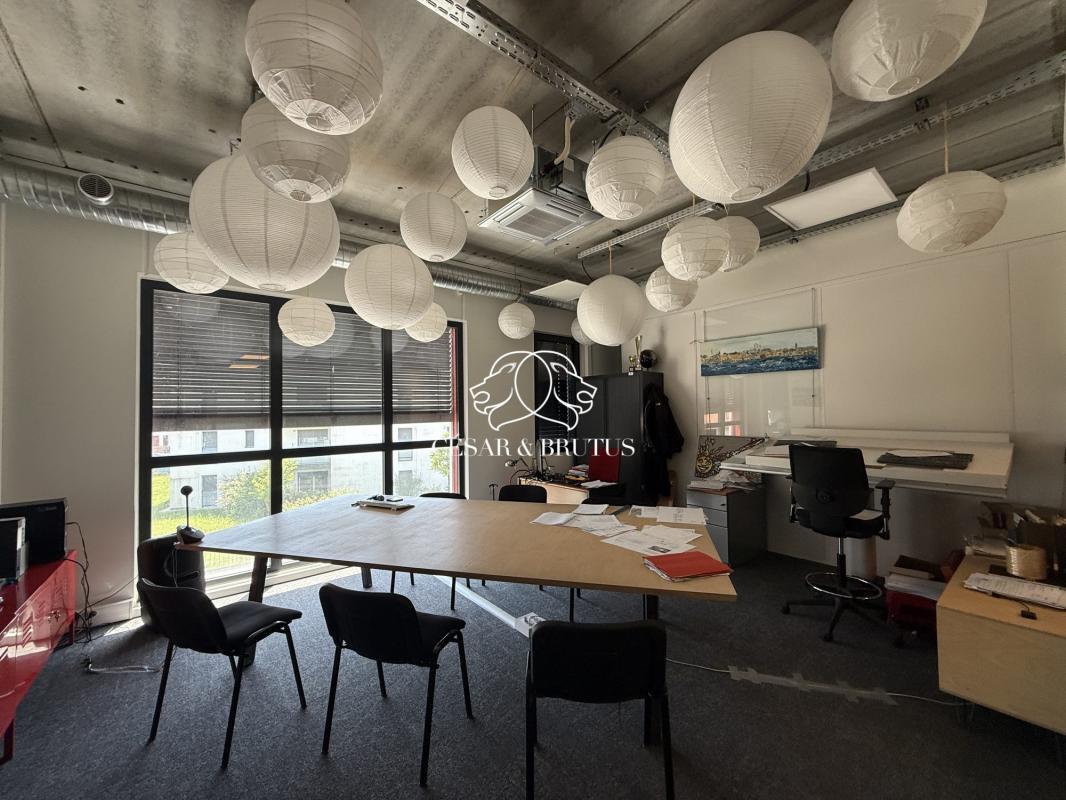 Office in Rillieux-la-Pape for lease Interior Photo- Image 1 of 5