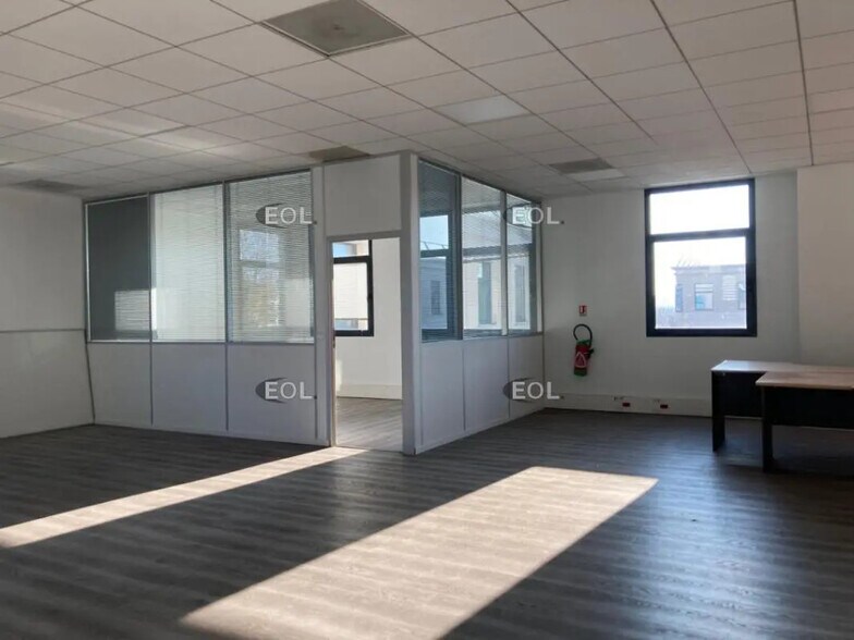 Office in Créteil for lease - Building Photo - Image 3 of 7