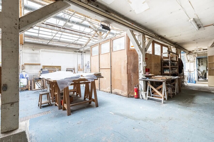 Immeuble residentiel dans Paris à vendre - Photo du bâtiment - Image 2 de 10