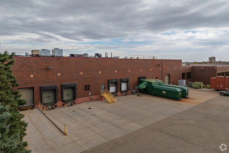 10700 Bren Rd W, Minnetonka, MN à louer - Photo du bâtiment - Image 3 de 16