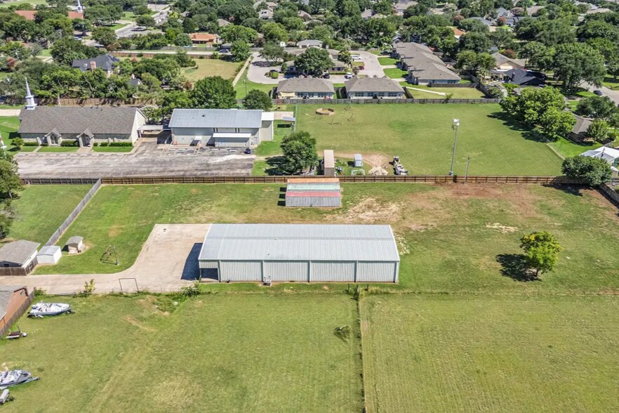 124 S Nolan River Rd, Cleburne, TX à louer - Photo du bâtiment - Image 2 de 25