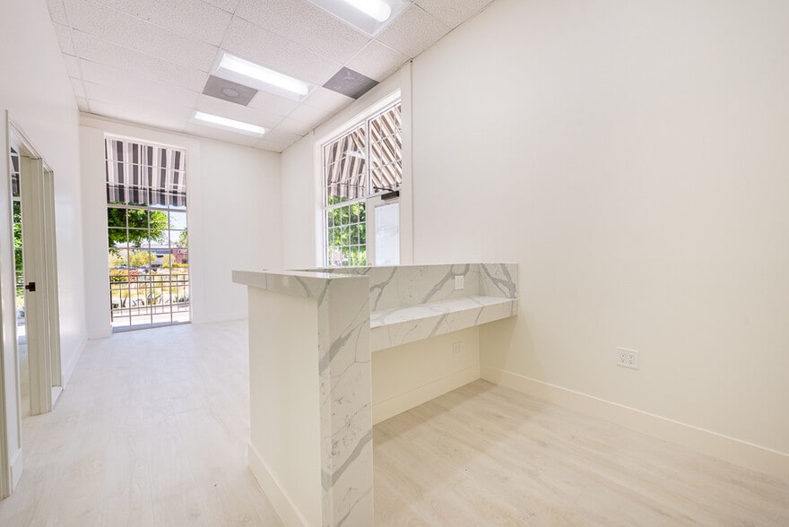 19350 Business Center Dr, Northridge, CA for lease - Building Photo - Image 3 of 11