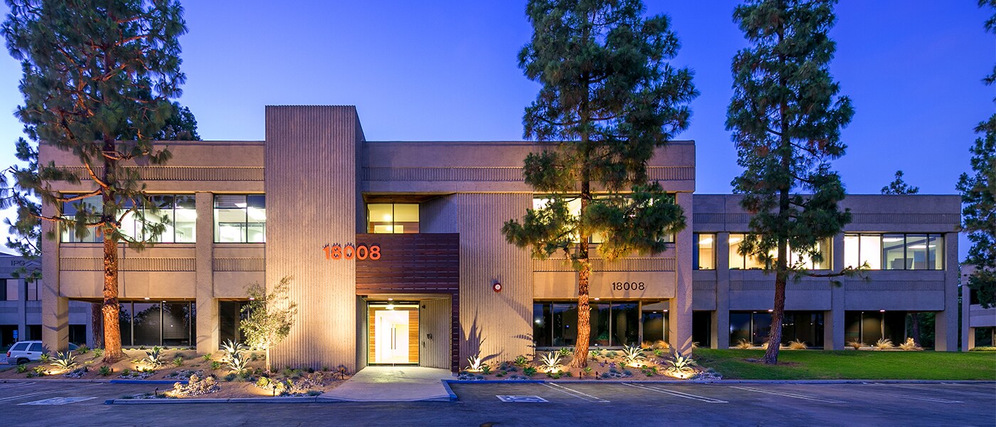 18008 Skypark Cir, Irvine, CA à louer Photo du bâtiment- Image 1 de 25