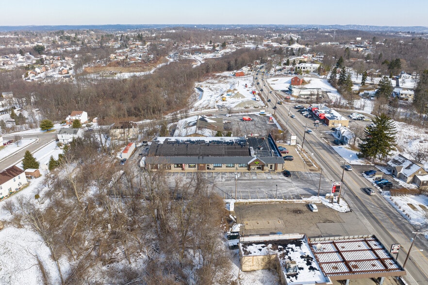 5920-5924 Steubenville Pike, McKees Rocks, PA à louer - Photo du bâtiment - Image 2 de 24