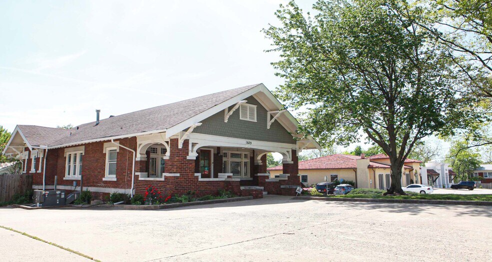 1629 S Peoria Ave, Tulsa, OK à louer - Photo du bâtiment - Image 3 de 34