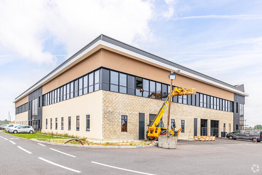 97 Rue Martha Desrumaux, Nanterre for lease - Building Photo - Image 2 of 3