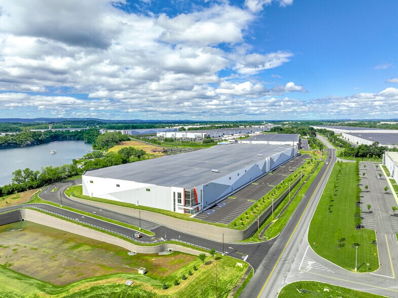 4711 Hanoverville Rd, Bethlehem, PA for lease - Building Photo - Image 2 of 4