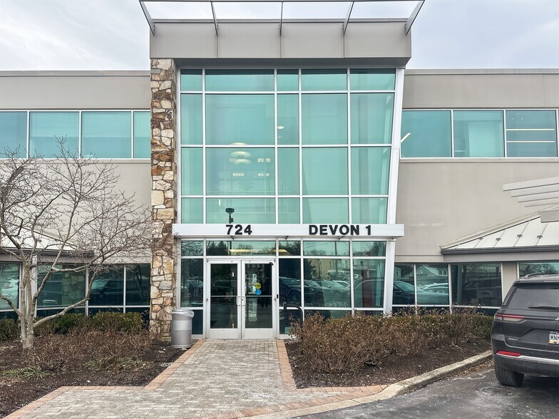 724 W Lancaster Ave, Wayne, PA à louer - Photo du bâtiment - Image 2 de 14