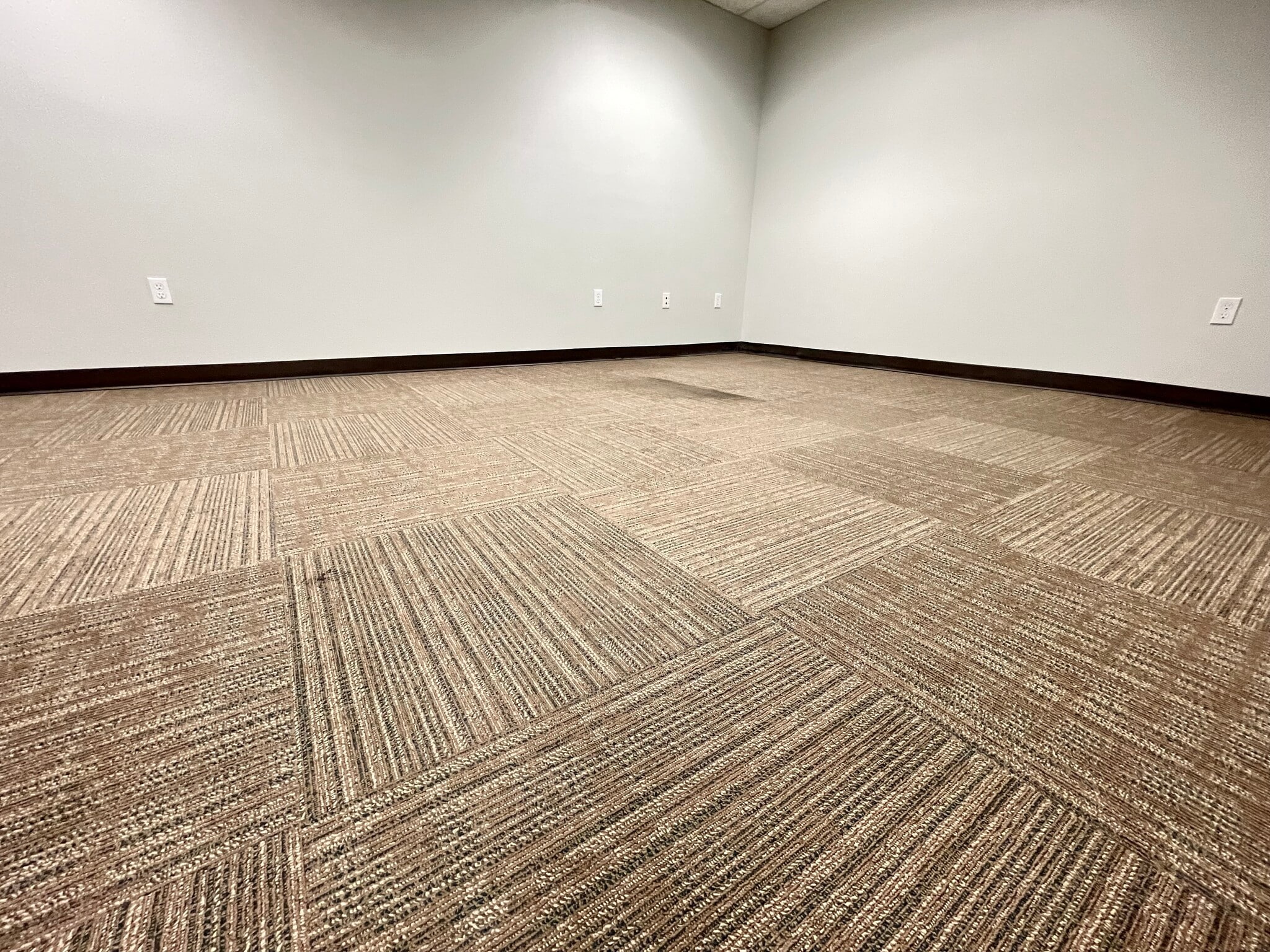 630 B Ave, Lake Oswego, OR for lease Interior Photo- Image 1 of 14