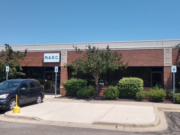 Plus de détails pour 27000 Meadowbrook Rd, Novi, MI - Local d'activités à louer