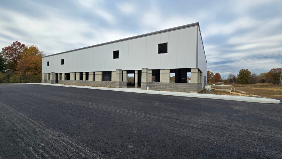 31364 Industrial Pkwy, North Olmsted, OH for lease - Building Photo - Image 1 of 4