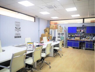 Plus de détails pour Multi-résidentiel à vendre