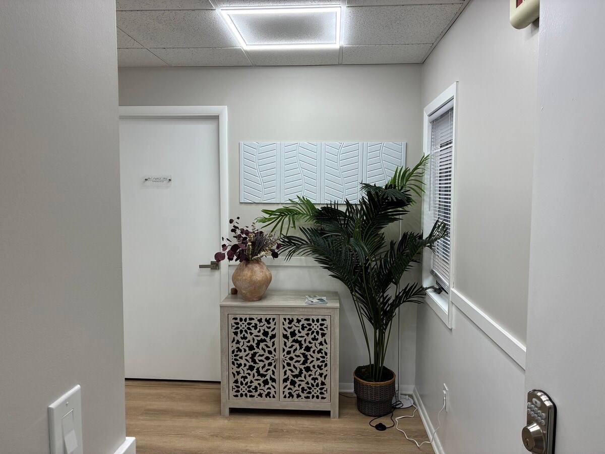 812 Poole Ave, Hazlet, NJ 07730 - Unit B - - Lobby - Image 1 of 21