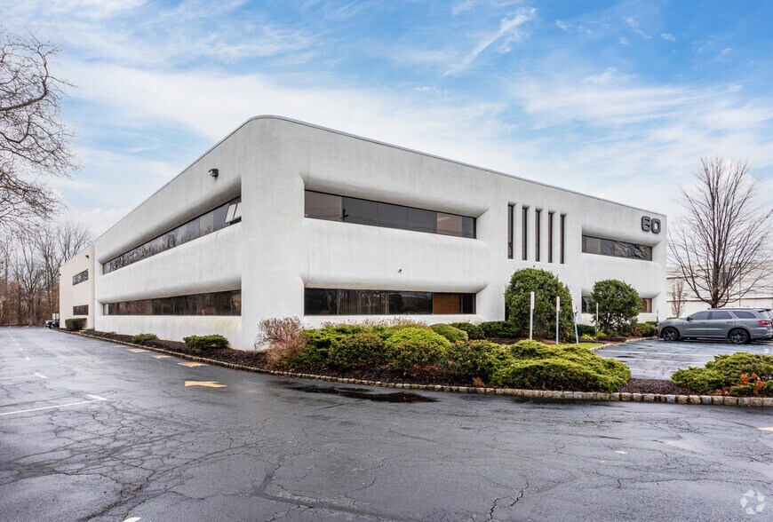 60 E Us Highway 46, Fairfield, NJ à vendre - Photo du bâtiment - Image 2 de 9