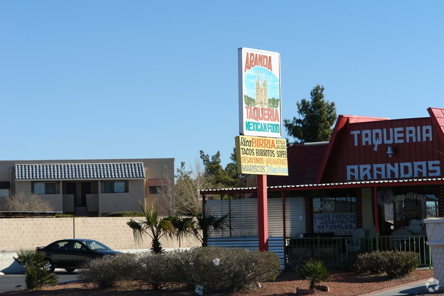 2040 N Nellis Blvd, Las Vegas, NV à vendre - Photo du bâtiment - Image 2 de 5