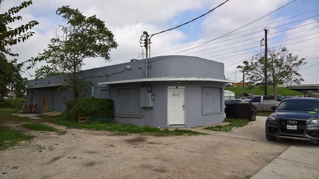 More details for Roosevelt Shopping Center – Retail for Sale, San Antonio, TX