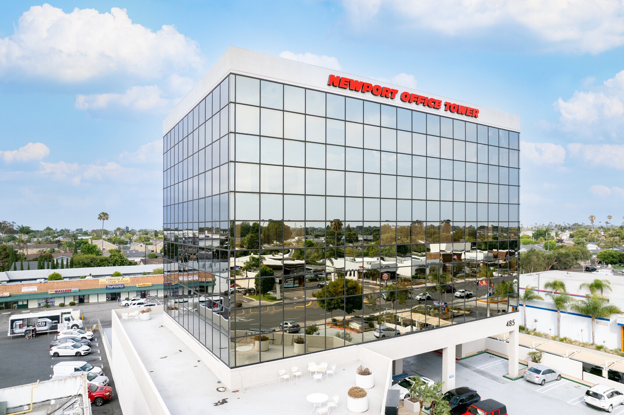 485 E 17th St, Costa Mesa, CA à louer Photo du bâtiment- Image 1 de 8