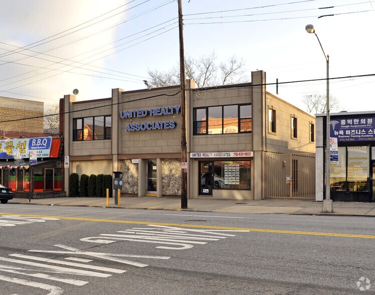 4557 Bell Blvd, Bayside, NY à louer - Photo du bâtiment - Image 3 de 30