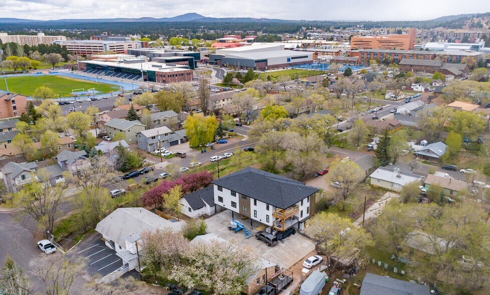 214 E Ellery Ave, Flagstaff, AZ à vendre - Photo du bâtiment - Image 2 de 7
