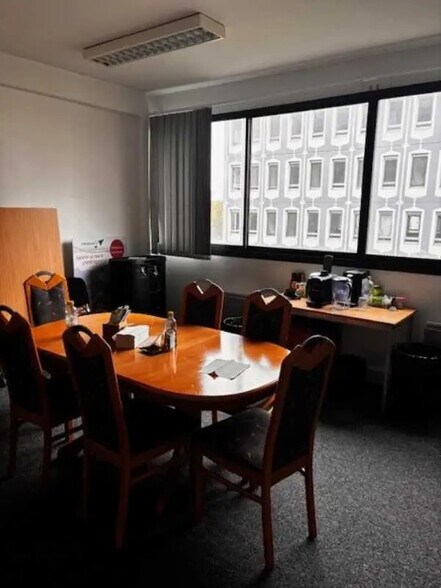 Office in Noisy-le-Grand for lease - Interior Photo - Image 3 of 6