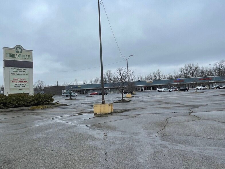 4515 Salem Ave, Trotwood, OH à louer - Photo du bâtiment - Image 1 de 13