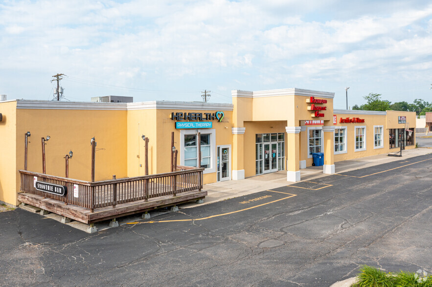 616-690 University Shopping Ctr, Richmond, KY à louer - Photo du bâtiment - Image 3 de 10