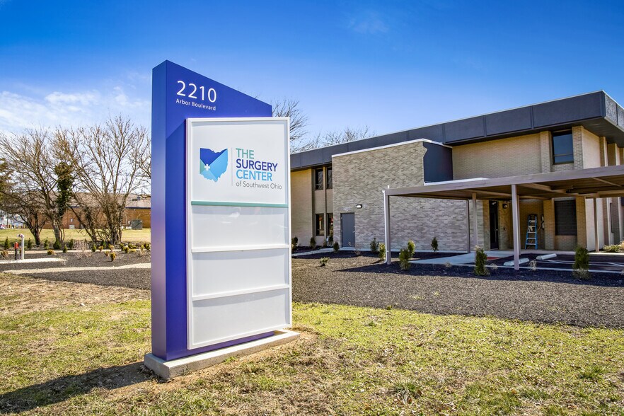 2210 Arbor Blvd, Dayton, OH à louer - Photo du bâtiment - Image 3 de 6