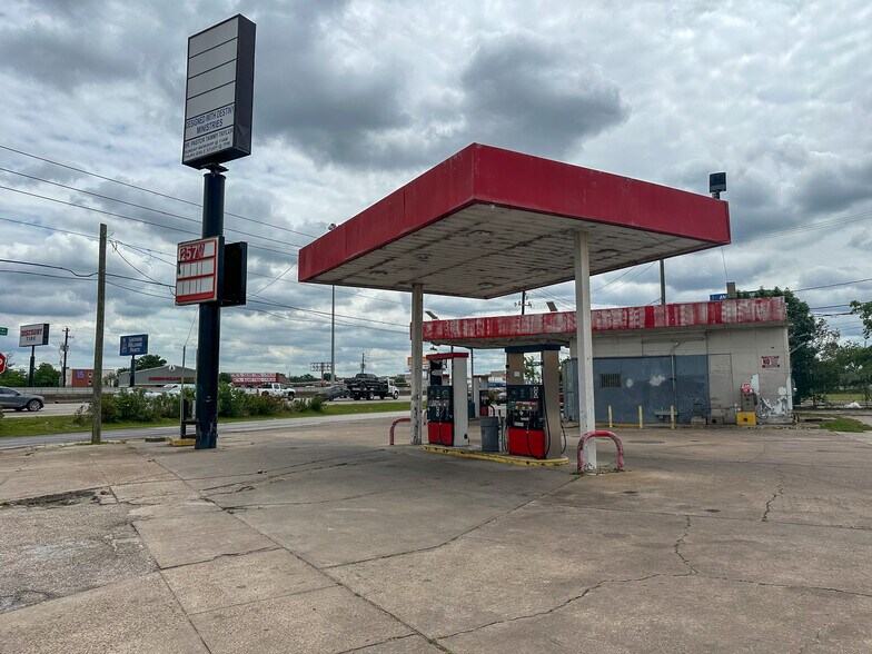 4921 North Freeway, Houston, TX à louer - Photo du bâtiment - Image 2 de 4