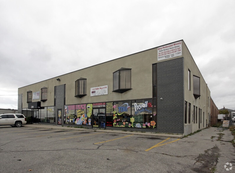 230 Eddystone Ave, Toronto, ON à louer - Photo du bâtiment - Image 2 de 2