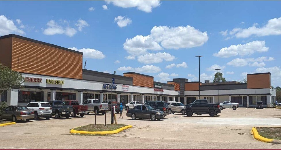 8244 Antoine, Houston, TX à louer - Photo du bâtiment - Image 3 de 3