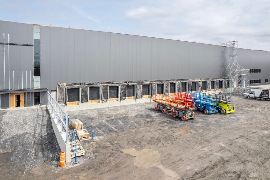350 Rue Hans-Zimmerman, Châteauguay, QC à louer - Photo de construction - Image 3 de 7