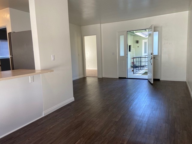 3445-3449 Richland Dr. portfolio of 2 properties for sale on LoopNet.ca - Interior Photo - Image 2 of 9